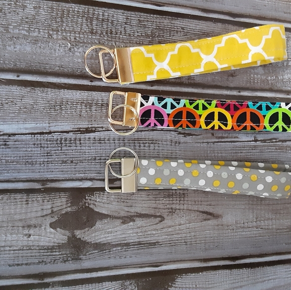 Peace sign key chain wristlet - Picture 2 of 4